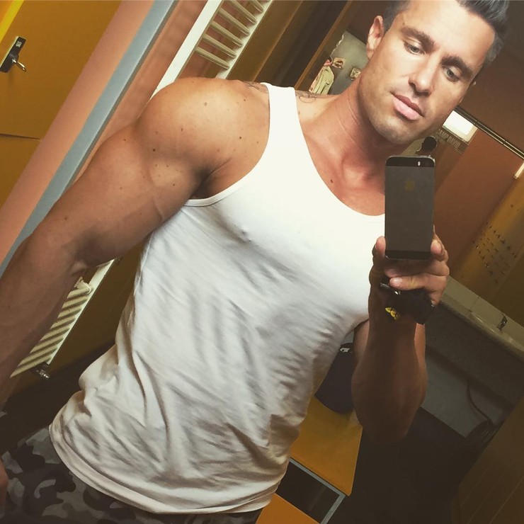 Mama ožeň ma, Hotel Paradise - Niko