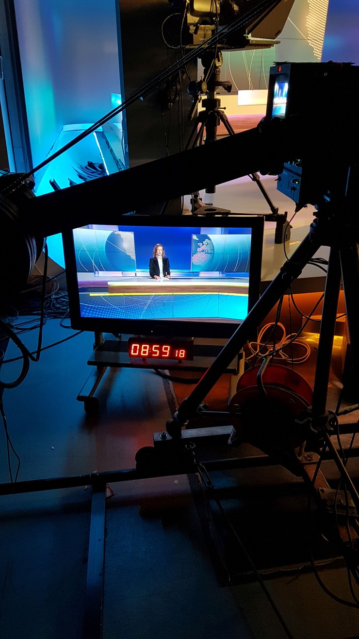 Zuzana Smatanová ako moderátorka Novín o 12