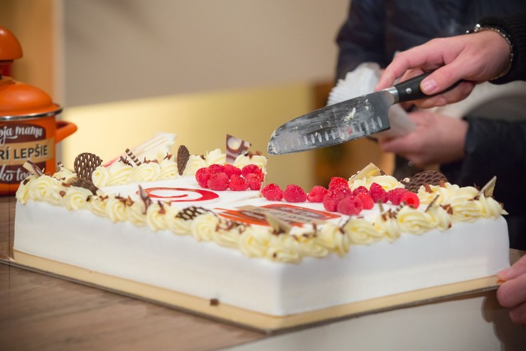 Moja mama 300 vyrocie torta.jpg