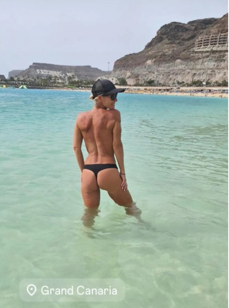 Barkolová, hore bez, Kanárske ostrovy, plavky, zadok