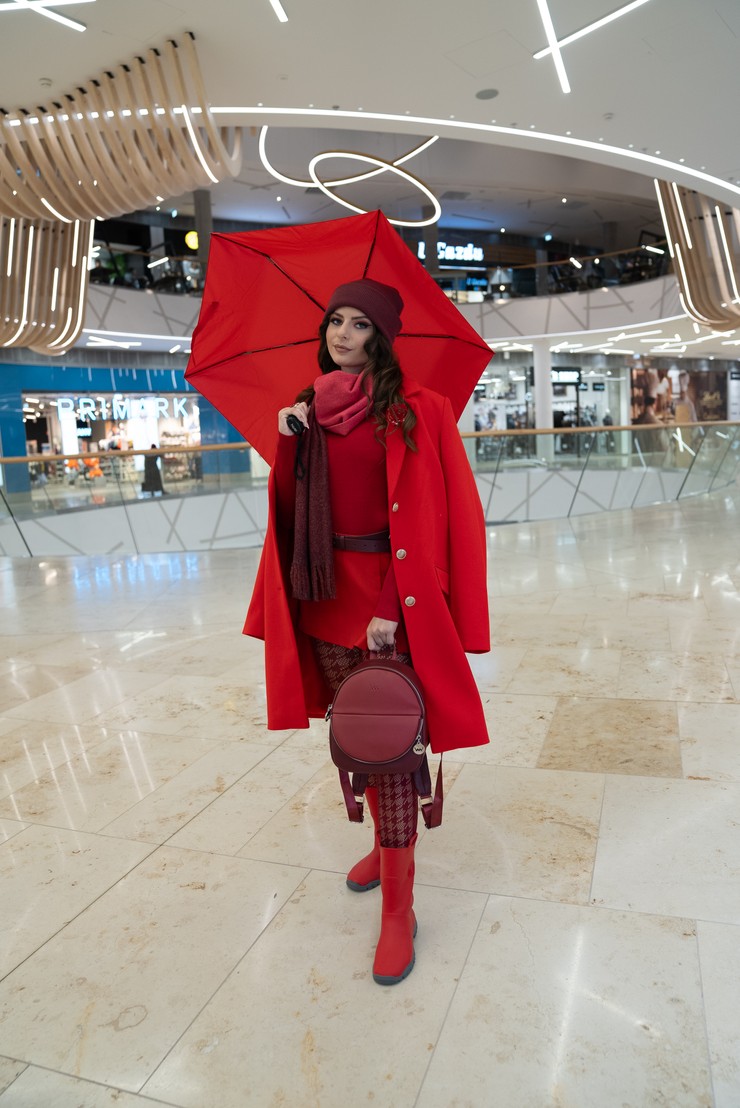 Nákupné maniačky téma 50 odtieňov červenej - Kristína