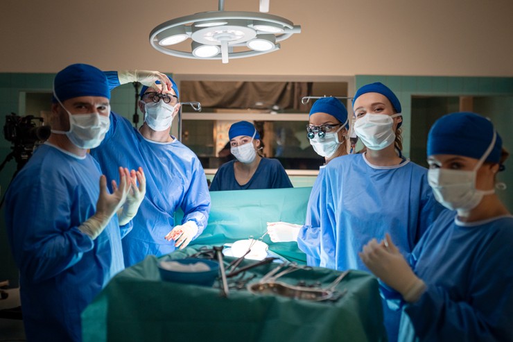 Nemocnica - nakrúcanie scény s dcérou Adama Ondruša