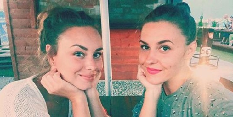 Dominika Kavaschová so sestrou