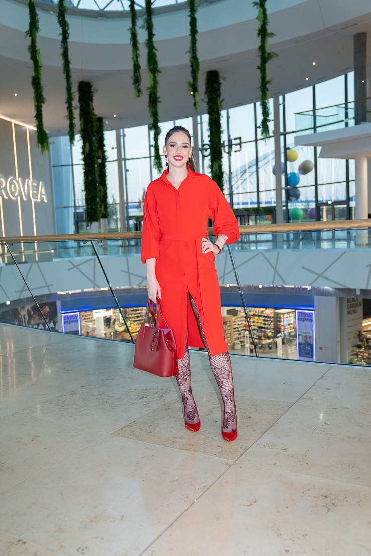 Nákupné maniačky téma 50 odtieňov červenej - Aneta