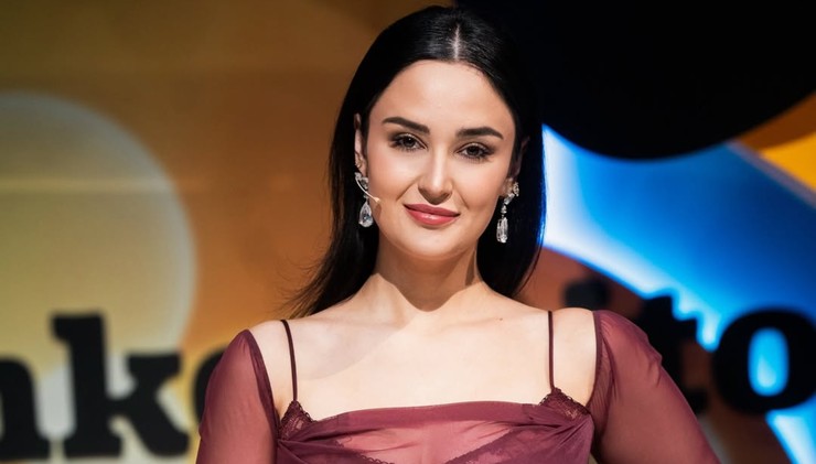 Ema Fajnor - Inkognito, Nákupné maniačky - kauza prsia