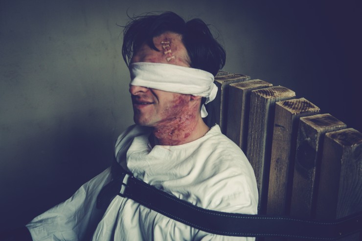 Trhlina - Martin Šalacha ako Walter Fischer