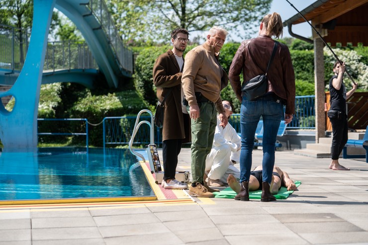 Einstein - nakrúcanie scény na kúpalisku