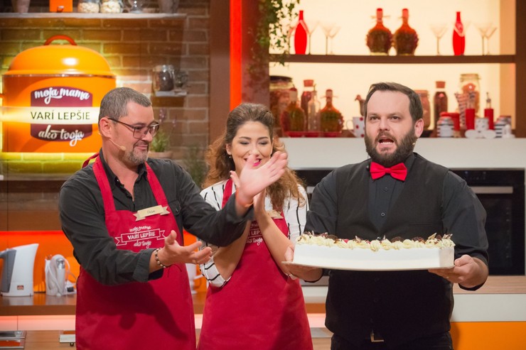 Moja mama 300 vyrocie torta.jpg