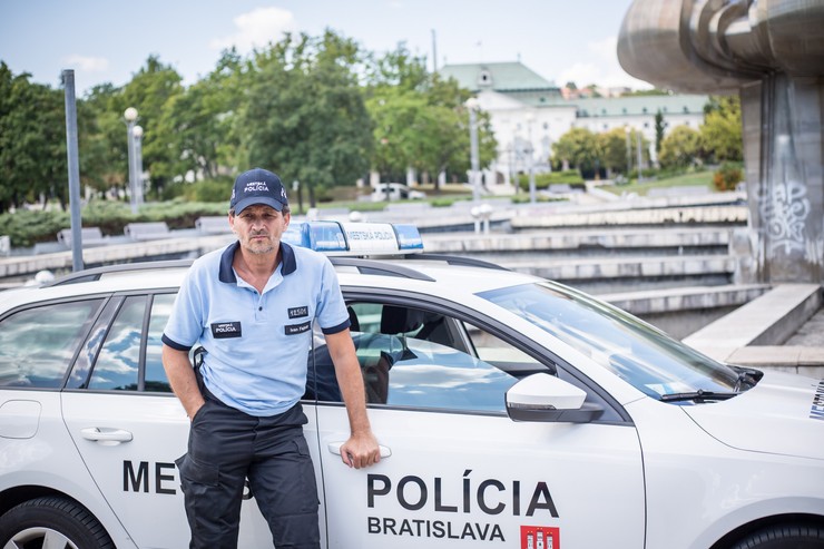 policajt
