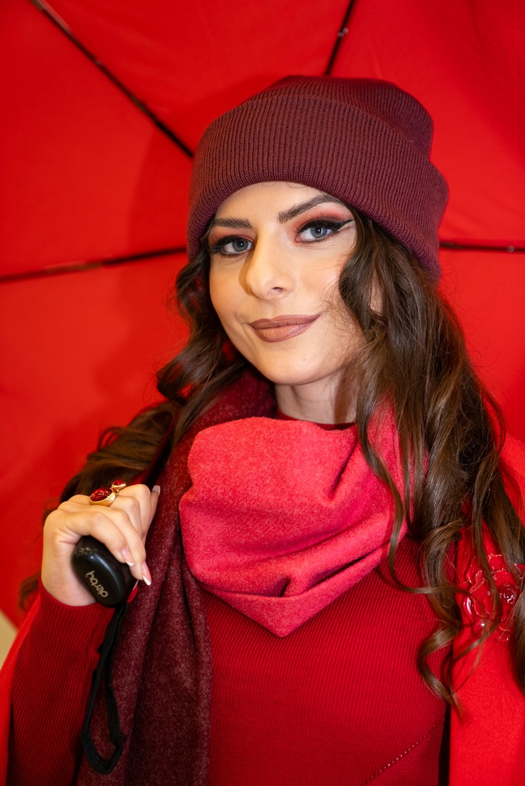 Nákupné maniačky téma 50 odtieňov červenej - Kristína