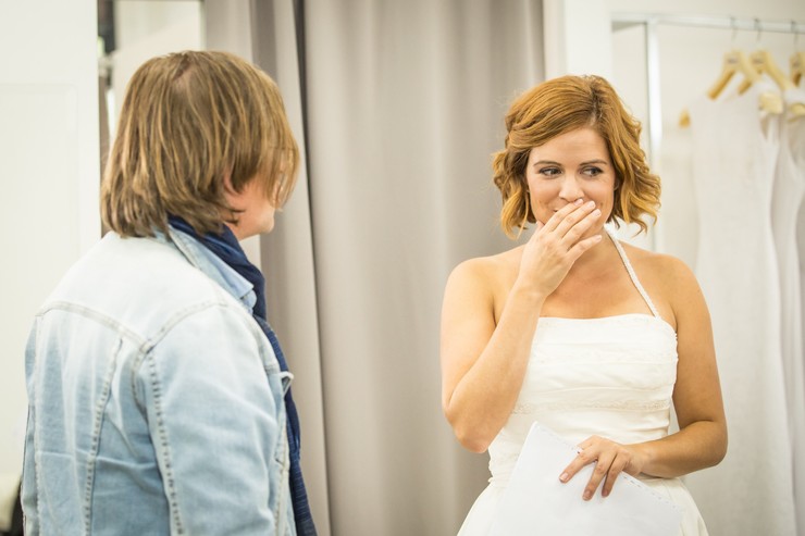 Prázdniny - Zuzana Norisová v svadobnom salóne