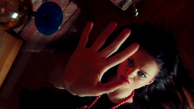 Sakmárová v klipe Peter Bič Project 9