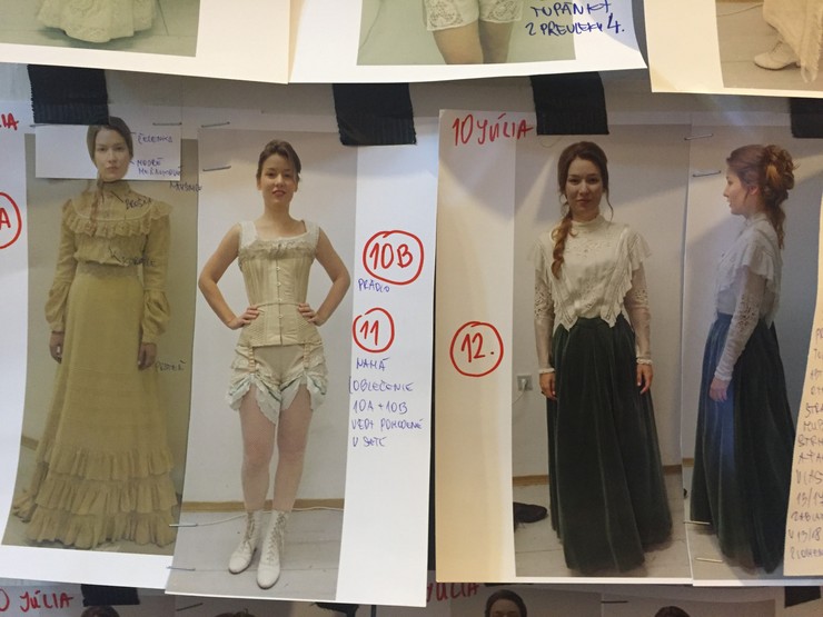 1890 - Kostýmy a korzety