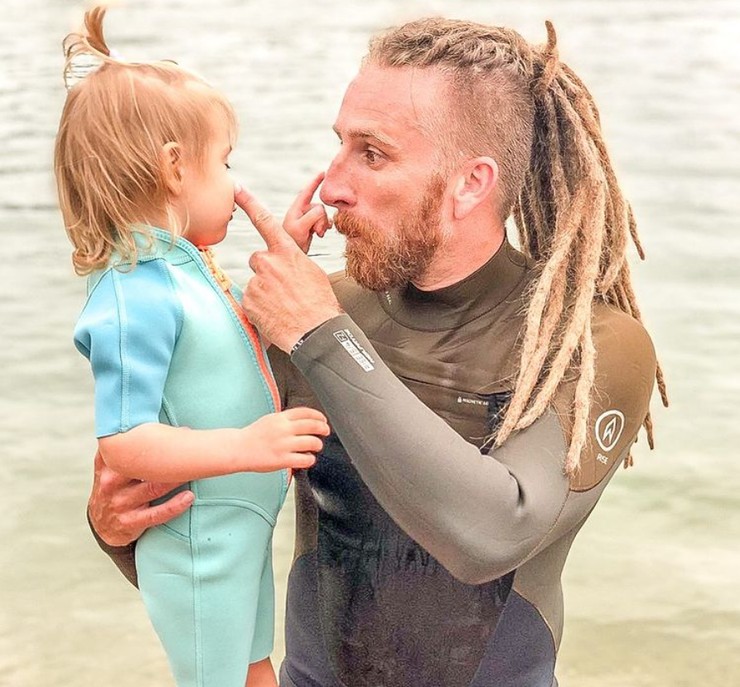 Gabikin manžel Martin Mihalčín s dcérkou