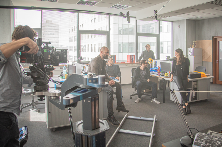 Za sklom 3-zákulisie