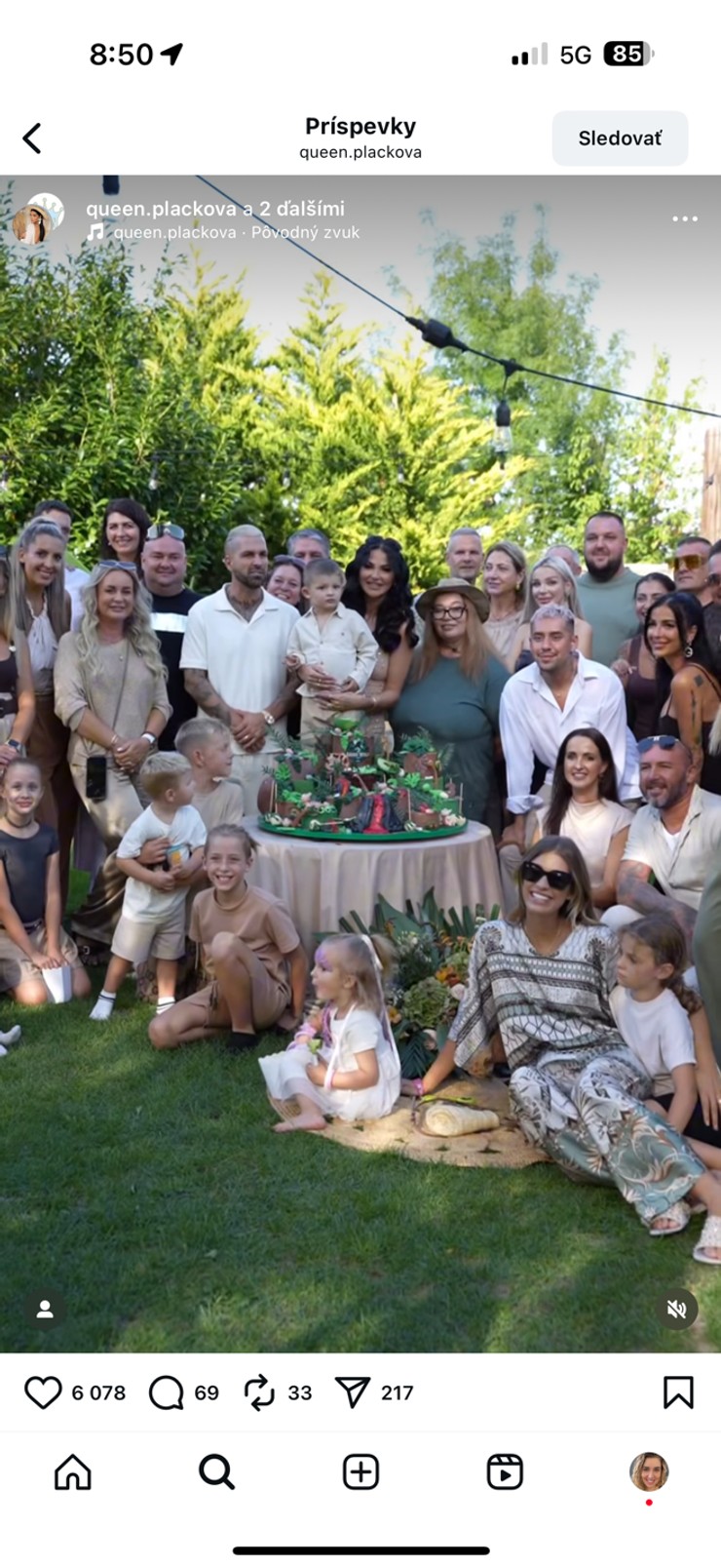 Plačková, syn Dion, narodeninová oslava, luxus, dinosaurus