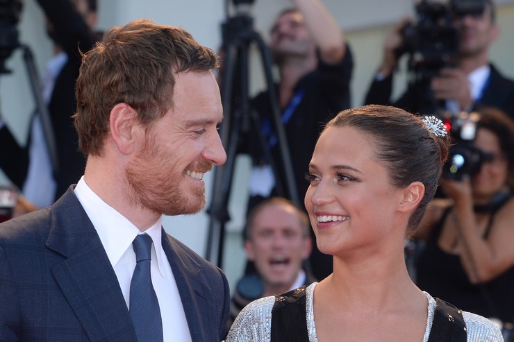 Alicia Vikander a Michael Fassbender
