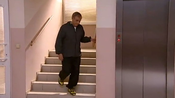 Dušan a pani Janka sa stretnú na chodbe 2