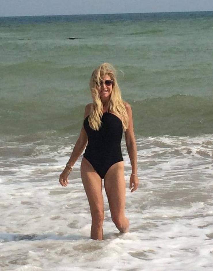 Carmen v plavkách 3