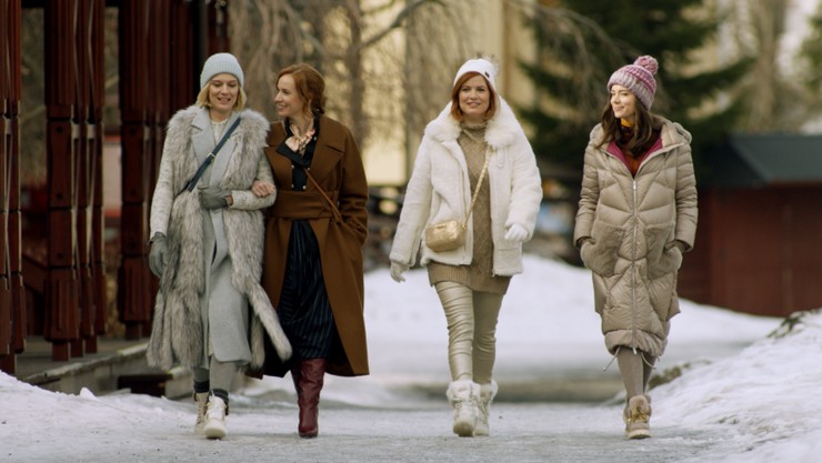 Outfity herečiek z filmu Šťastný nový rok