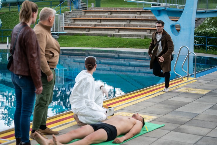 Einstein - nakrúcanie scény na kúpalisku