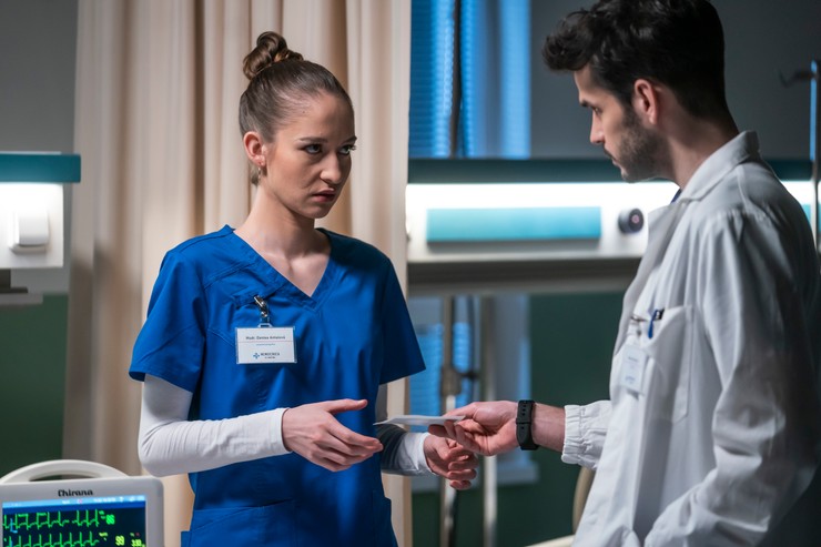 Noël Czuczor a Eva Mores v seriáli Nemocnica