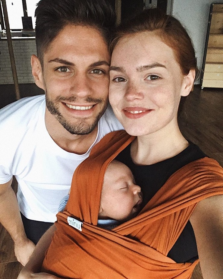 Mary Bartalos s manželom Adriánom a synčekom Noelom