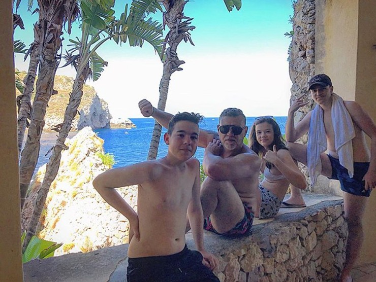 Martin Korbelič so svojimi deťmi