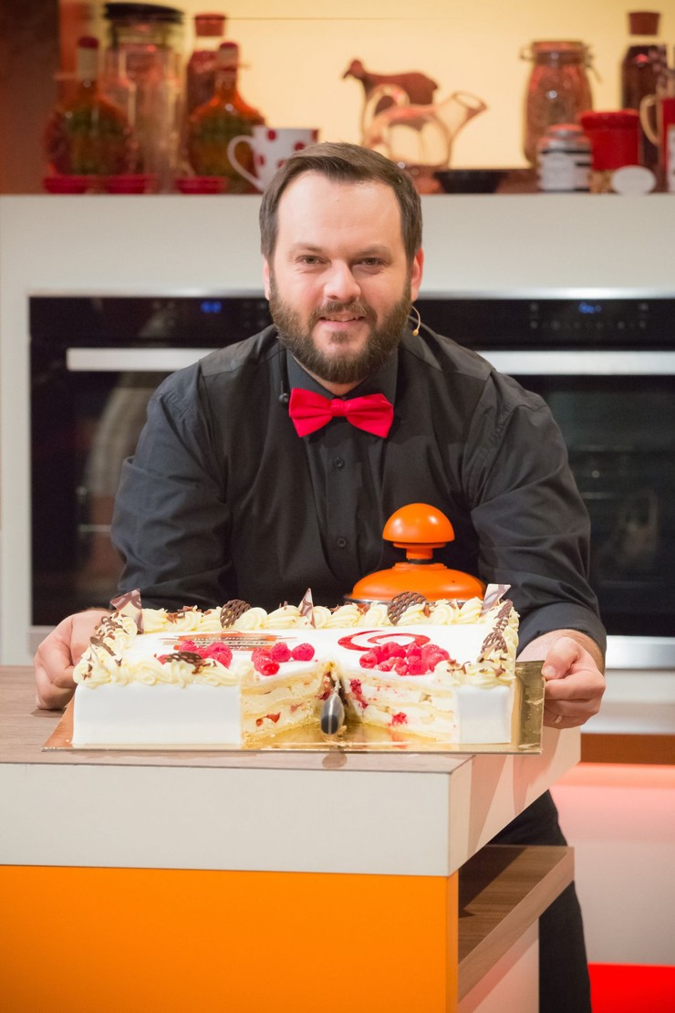 Moja mama 300 vyrocie - Junior robi rozhovor.jpg