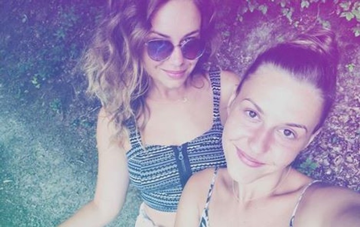 Dominika Kavaschová so sestrou