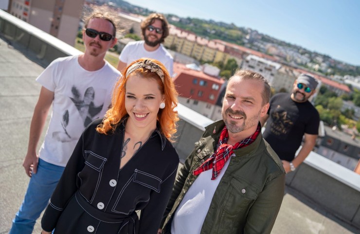 Som mama - Peter Bič Project - Videoklip k titulnej piesni Z Výšky