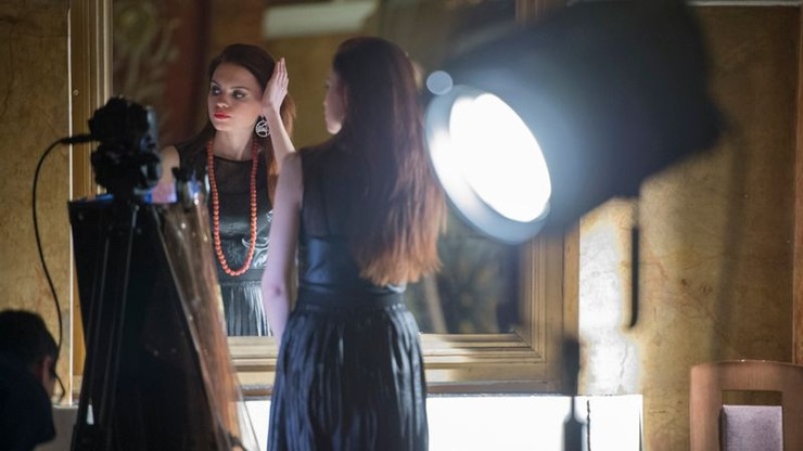 Sakmárová v klipe Peter Bič Project 2