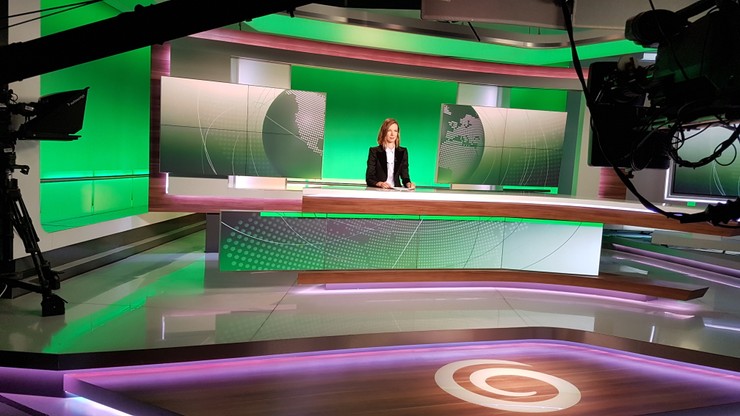 Zuzana Smatanová ako moderátorka Novín o 12