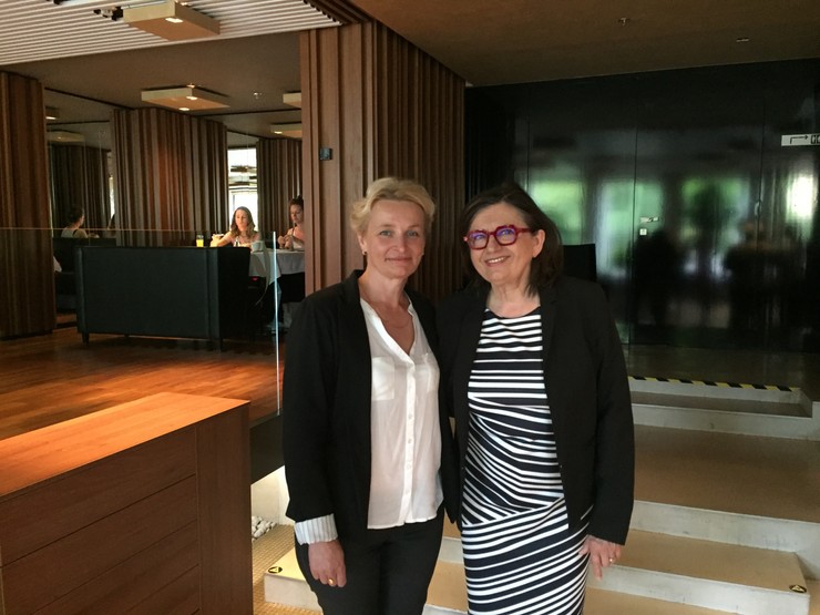 Herci z pripravovaného seriálu Hotel a ich fanúšikovia