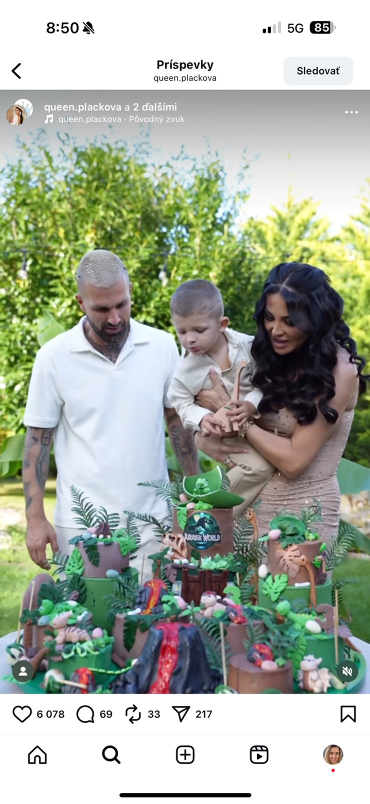 Plačková, syn Dion, narodeninová oslava, luxus, dinosaurus