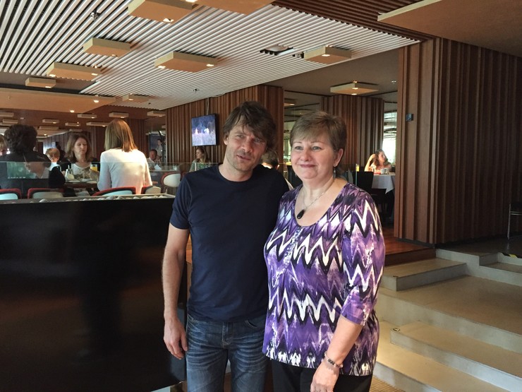 Herci z pripravovaného seriálu Hotel a ich fanúšikovia