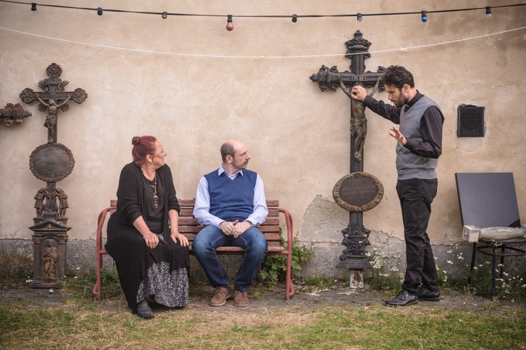 Ľudmila Molínová v čiernej komédii Hrobári