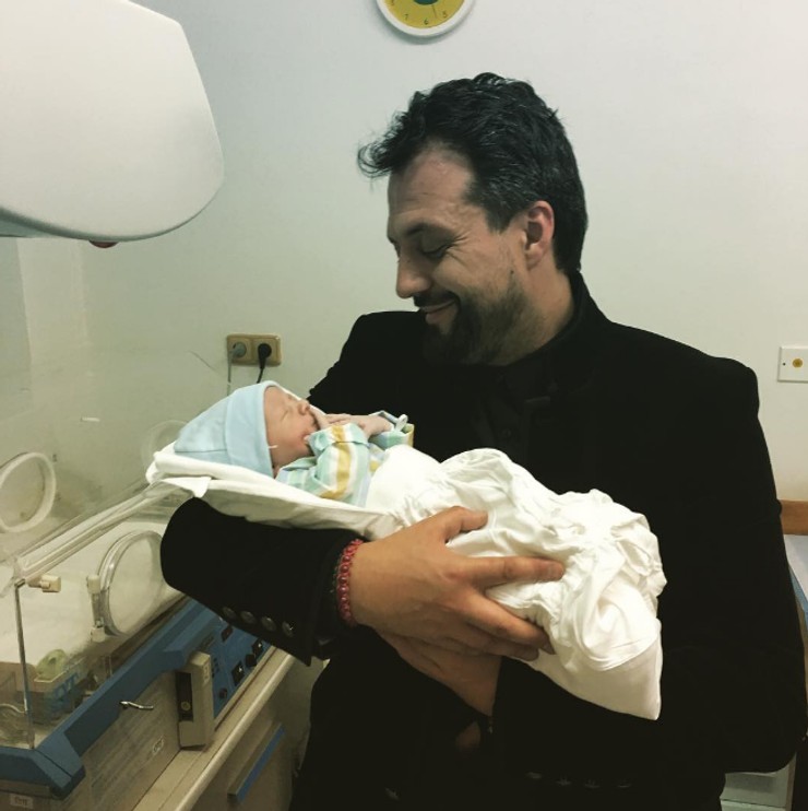 Priateľka Nataša Džunková mu porodila syna Alexeja Mariana.PNG