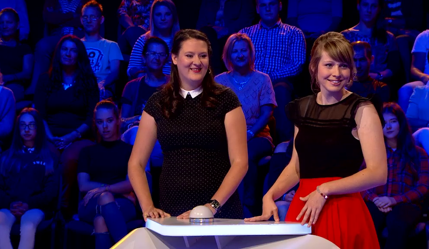 Nemá obrúčku, takže je slobodný! Prišli mladé učiteľky do súťaže zbaliť nejakého chlapa?