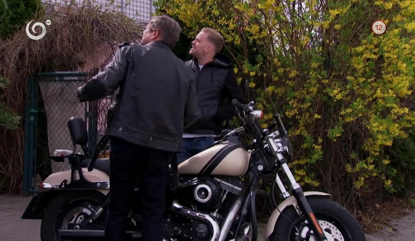 Moja stará po nás hodí kvetináč (Panelák)