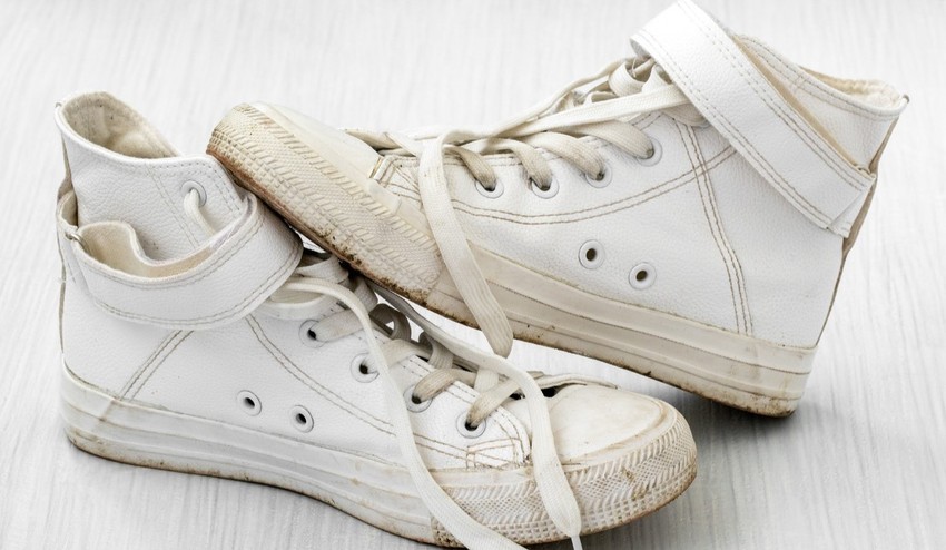 Ako účinne vyčistiť tenisky? S týmto tipom už gumu nikdy nebudete musieť prácne šúchať!