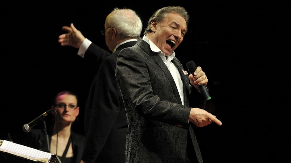 Karel Gott v Sibamac Arene NTC, spieva, Big Band Felixa Slováčka