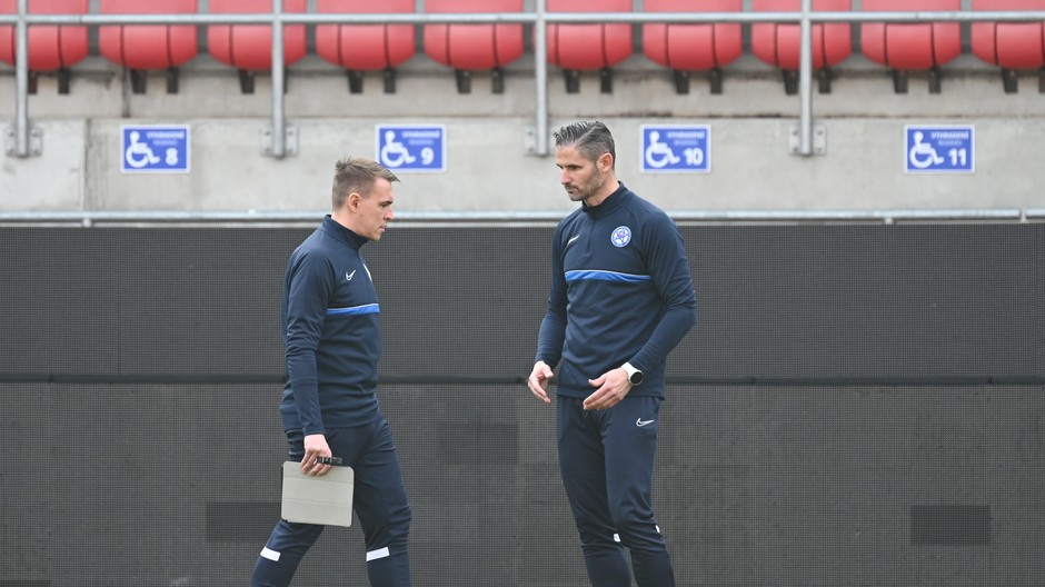  tréner slovenskej futbalovej reprezentácie Peter Kopúň a jeho asistent Michal Švihorík 