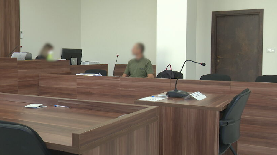 Otec týral dcéru súd