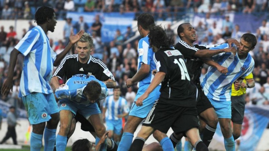 Slovan Artmedia bitka