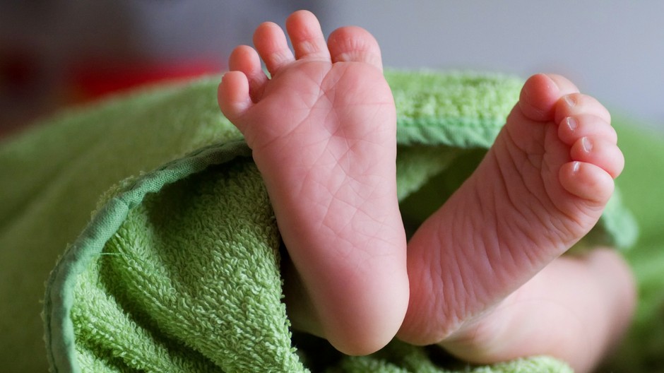 Bábätko chlapček nohy