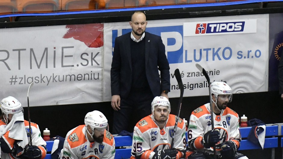 Tréner Michaloviec Peter Kúdelka na striedačke