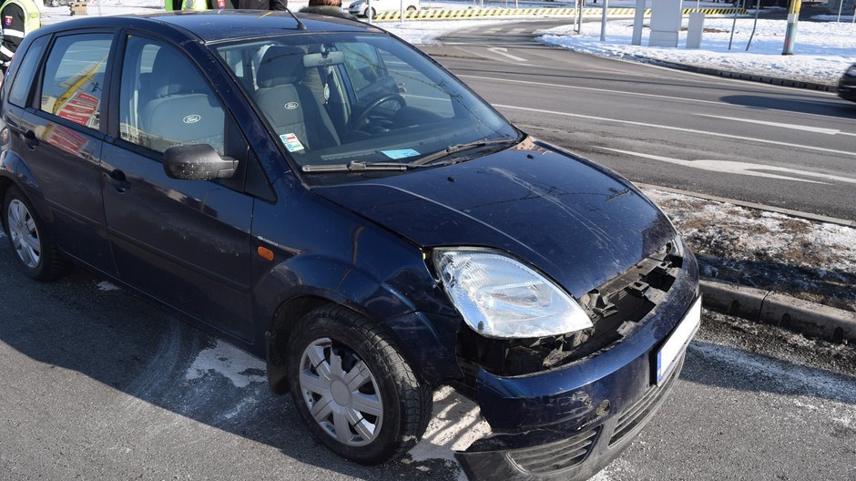 Havarovali a tvrdia: Obaja sme mali zelenú. Polícia teraz hľadá svedkov nehody