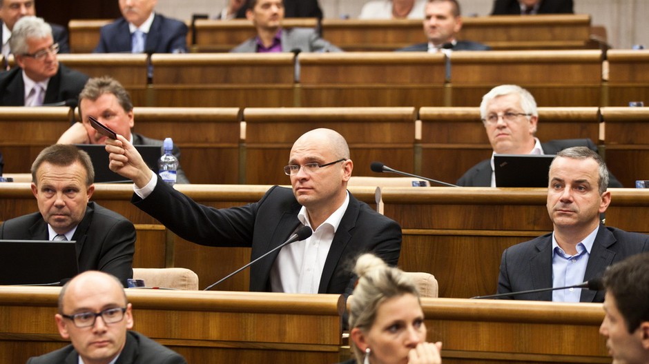 Poslanci v parlamente rokujú, SaS Sulík a spol