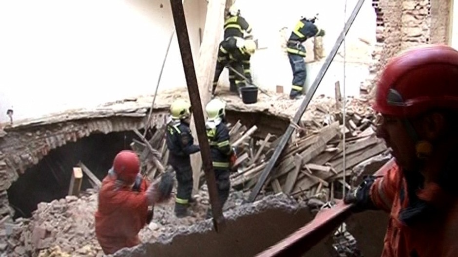 cesko zrutena budova-robotnici